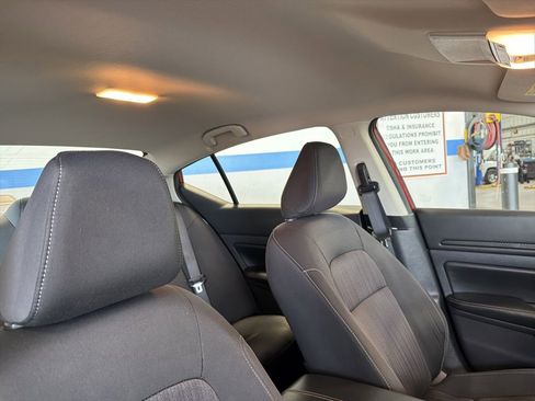 Used 2025 Nissan Altima 2.5 SV FWD image 34