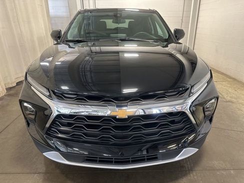 Used 2024 Chevrolet Blazer LT image 2