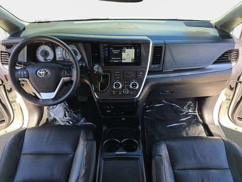 Used 2017 Toyota Sienna SE Premium FWD image 10
