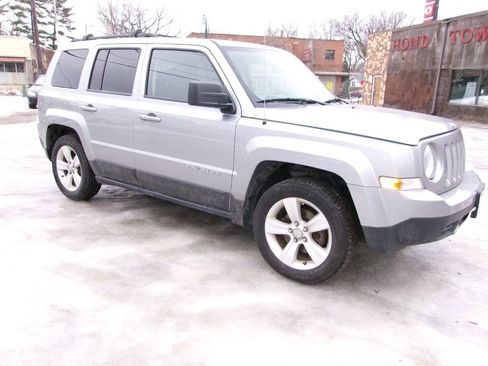 Used 2014 Jeep Patriot Latitude image 3
