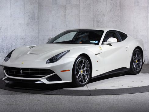 Used 2014 Ferrari F12 Berlinetta RWD image 9