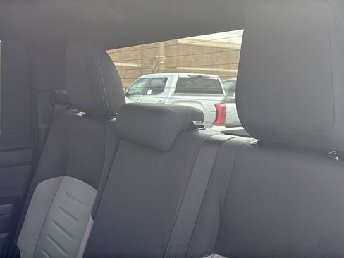 Used 2023 Toyota Highlander XLE AWD/4WD image 19