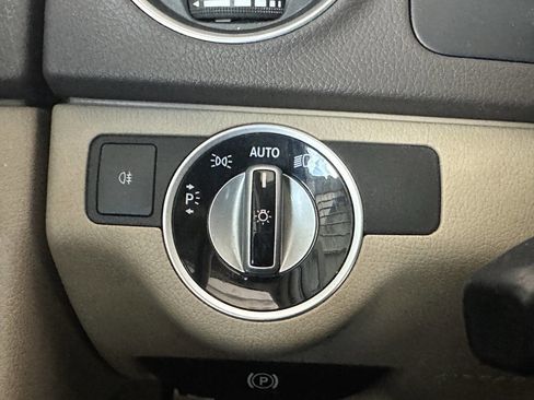 Used 2012 Mercedes-Benz C 250 Sedan image 40