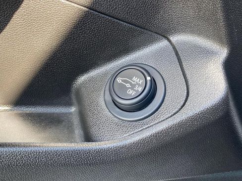 Used 2024 GMC Terrain SLT image 31