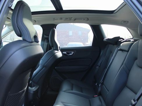 Used 2025 Volvo XC60 B5 Plus image 33