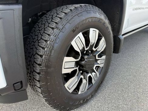 Used 2025 GMC Sierra 3500 Denali w/ Denali Reserve Package AWD/4WD image 12