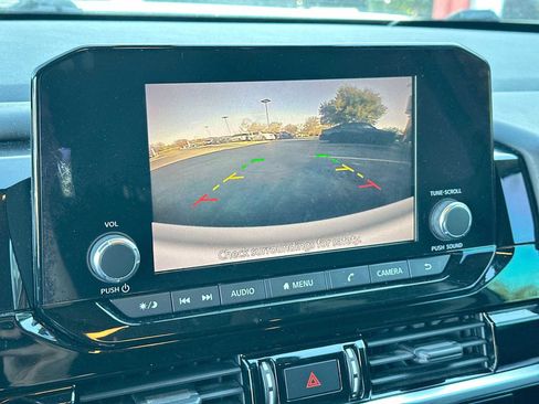 Used 2022 Nissan Pathfinder SV FWD image 20