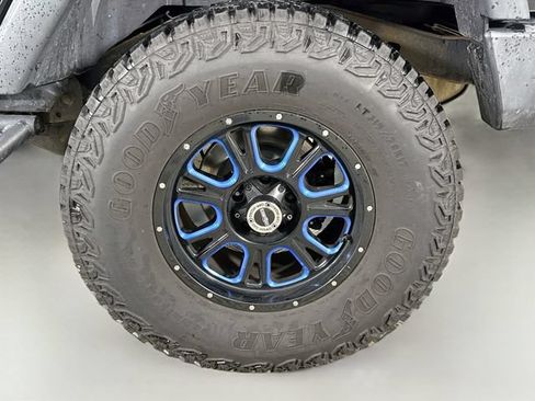 Used 2018 Jeep Wrangler Unlimited Sport w/ Connectivity Group AWD/4WD image 27