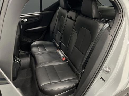 Used 2024 Volvo XC40 B5 Plus image 30