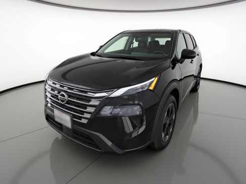 Used 2025 Nissan Rogue SV image 3