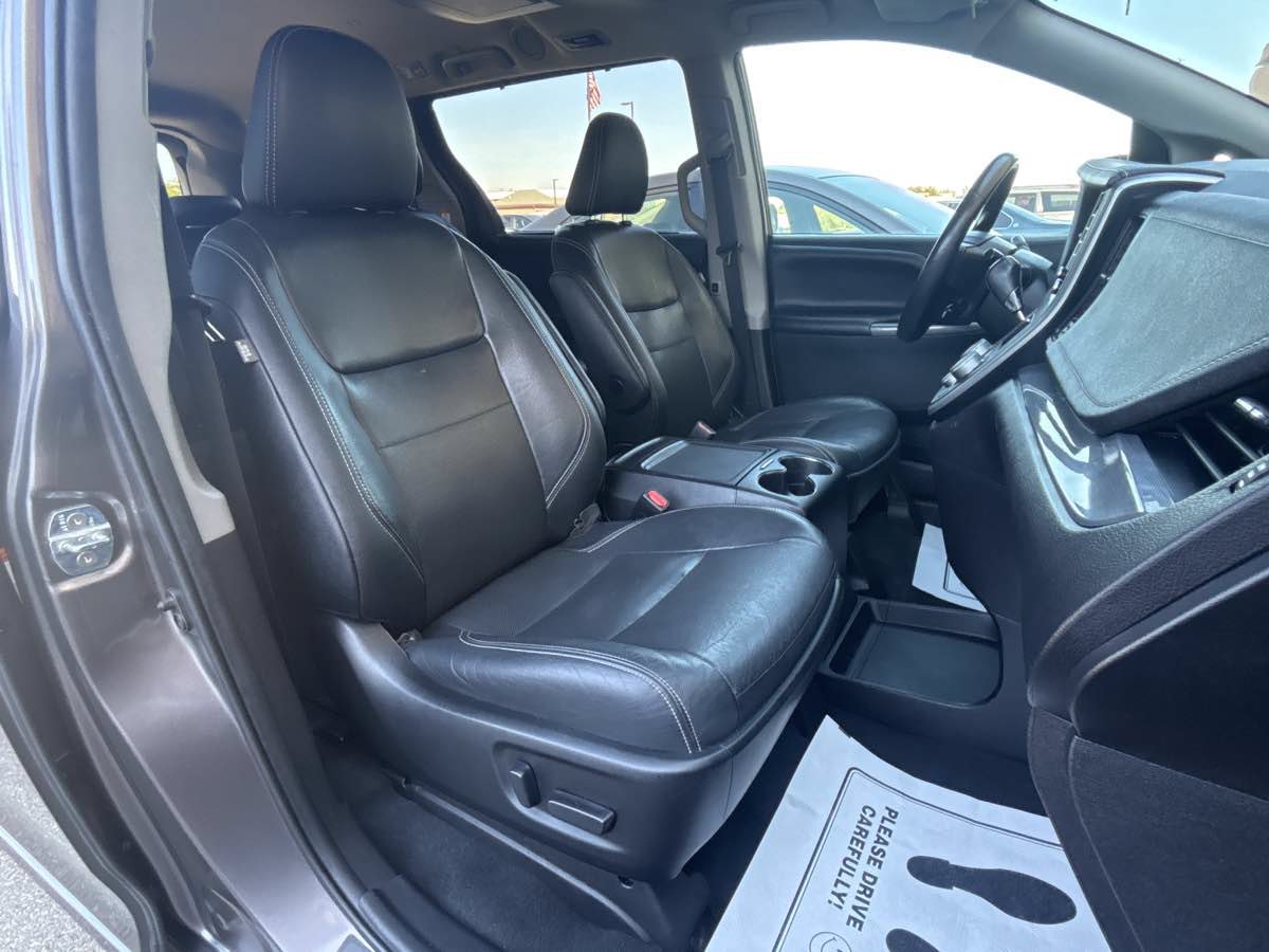 Used 2020 Toyota Sienna SE Premium FWD image 24