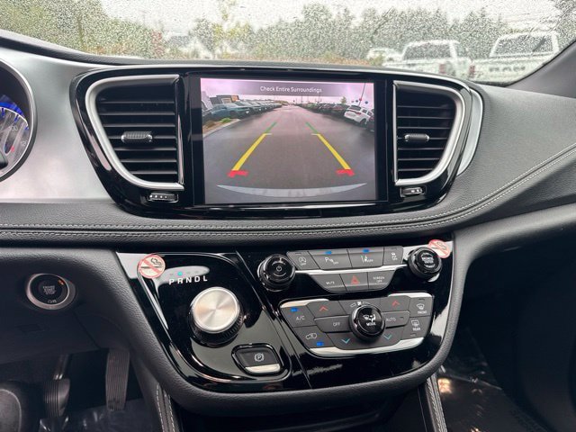 Used 2025 Chrysler Pacifica Limited FWD image 25