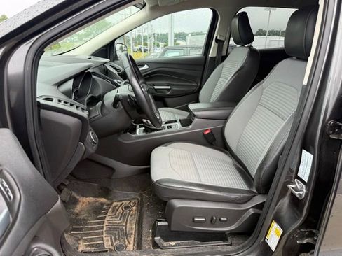 Used 2018 Ford Escape SE w/ SE Sport Appearance Package AWD/4WD image 17