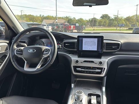 Used 2022 Ford Explorer XLT w/ Equipment Group 202A image 16