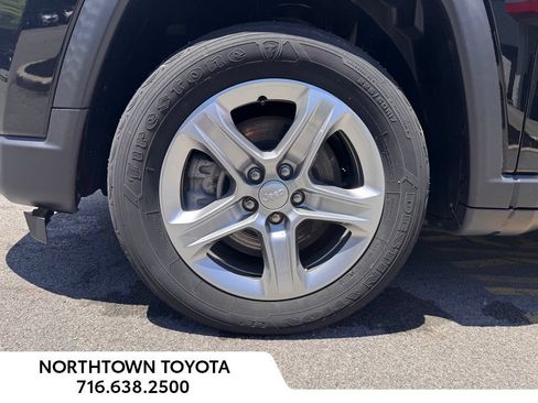 Used 2023 Jeep Compass Latitude w/ Convenience Group AWD/4WD image 6