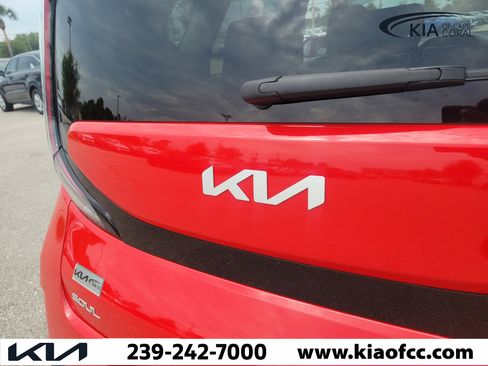 Used 2025 Kia Soul EX FWD image 11
