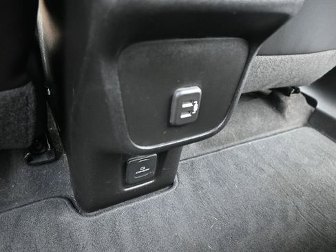 Used 2022 Chevrolet Equinox Premier FWD image 32