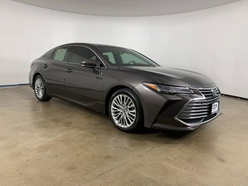 Used 2019 Toyota Avalon Limited image 5