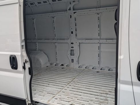 Used 2025 RAM ProMaster 2500 w/ Convenience Group FWD image 17