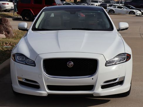 Used 2017 Jaguar XJ R-Sport image 3