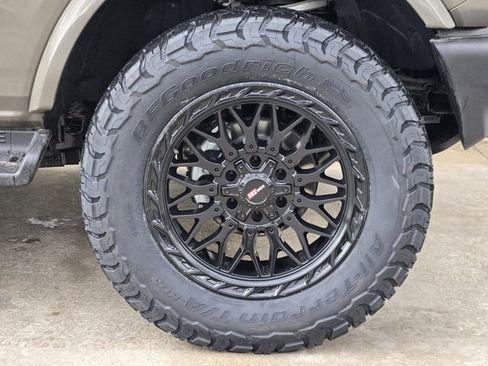 New 2025 Ford Bronco Outer Banks image 9