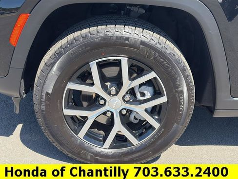 Used 2025 Jeep Grand Cherokee Limited w/ Trailer Tow Package AWD/4WD image 31