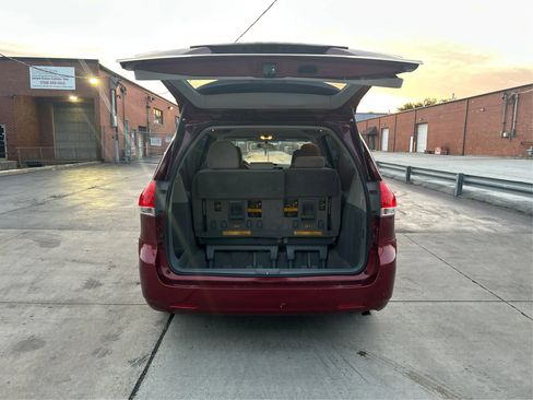 Used 2011 Toyota Sienna CE image 14