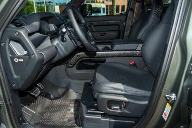 Used 2025 Land Rover Defender 110 AWD/4WD image 9