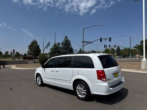 Used 2014 Dodge Grand Caravan SXT w/ Rear Park Assist Package FWD image 5