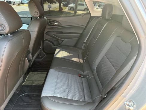 Used 2025 Chevrolet Trax LT FWD image 15