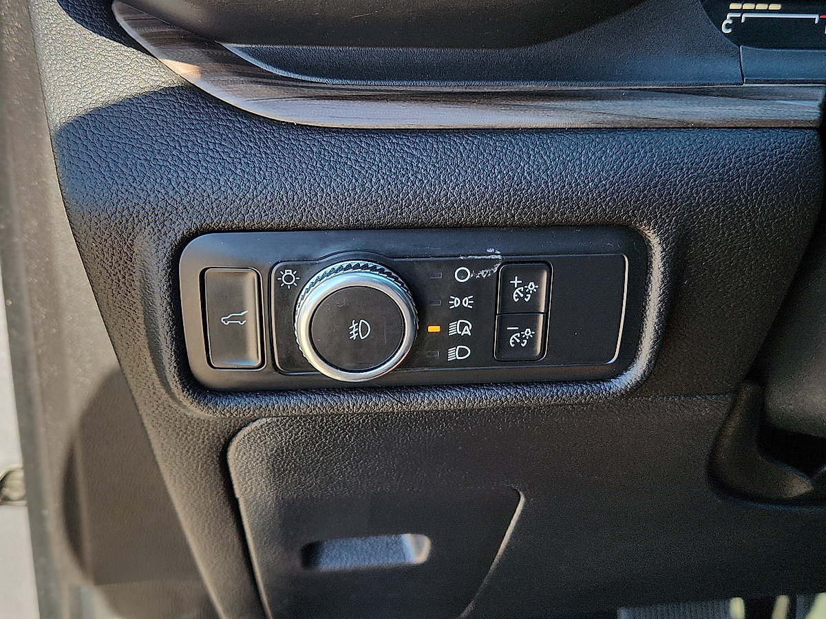 Used 2021 Ford Explorer Limited w/ Equipment Group 301A RWD image 16