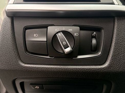 Used 2018 BMW 320i xDrive Sedan w/ Premium Package image 18