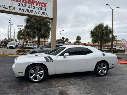 Used 2014 Dodge Challenger R/T RWD image 2