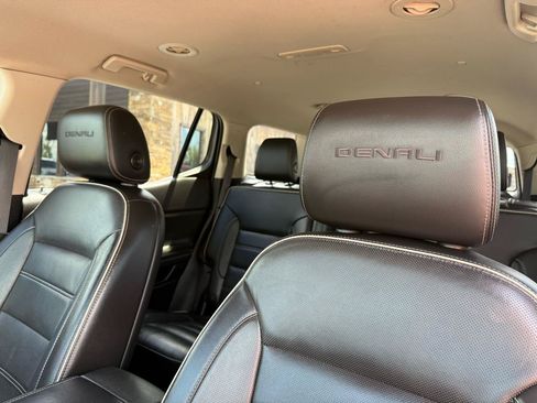 Used 2019 GMC Acadia Denali w/ Technology Package FWD image 13