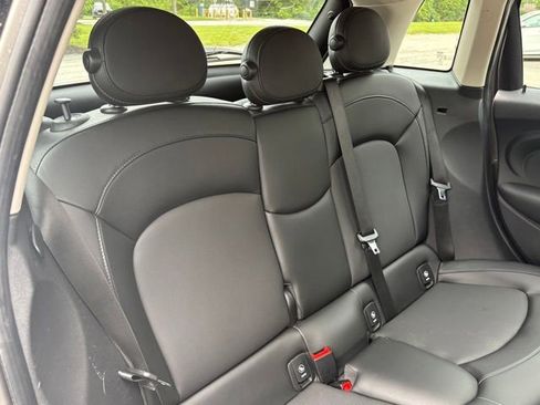 Used 2018 MINI Cooper 4-Door Hardtop FWD image 32