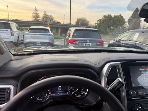 Used 2021 Nissan Titan SV w/ Accessory Utility Package image 26