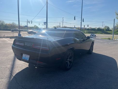 Used 2019 Dodge Challenger SXT w/ Plus Package image 3