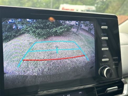 Used 2022 Toyota Sienna XLE FWD image 24
