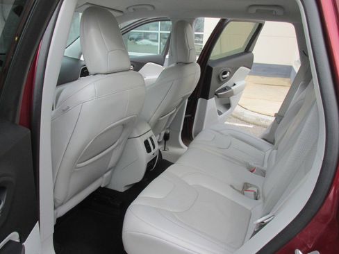 Used 2020 Jeep Cherokee Limited image 56