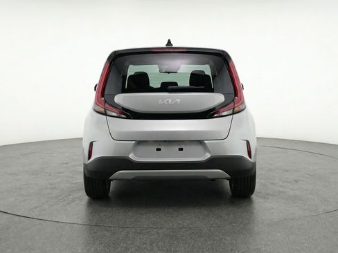 Used 2025 Kia Soul LX w/ LX Technology Package FWD image 7