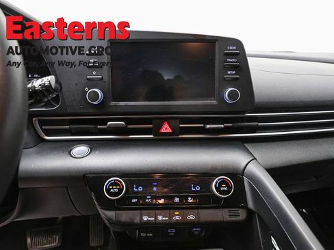 Used 2021 Hyundai Elantra SEL FWD image 12