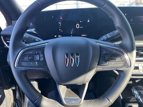 Used 2025 Buick Envista Sport Touring image 25