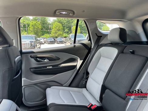 Used 2024 GMC Terrain SLE w/ Driver Convenience Package AWD/4WD image 23