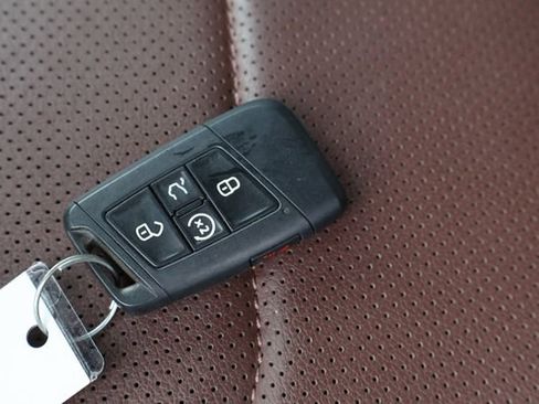 Used 2022 Volkswagen Tiguan SEL R-Line AWD/4WD image 32
