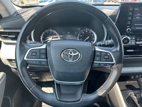 Used 2022 Toyota Highlander XLE image 14