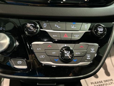 New 2026 Chrysler Voyager LX image 17