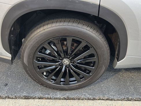 Certified 2024 Toyota Highlander XSE image 34