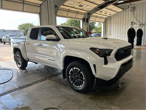 Used 2026 Toyota Tacoma TRD Sport w/ TRD Sport Premium Package AWD/4WD image 7