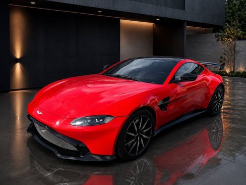 Used 2019 Aston Martin V8 Vantage Coupe RWD image 1
