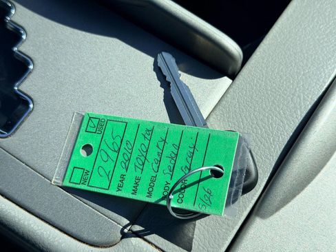 Used 2010 Toyota Camry LE FWD image 36